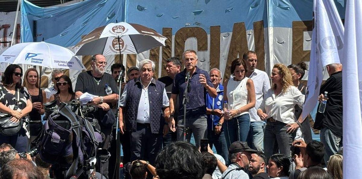 La CGT se presentó ante la Justicia para frenar la reforma laboral y sumó respaldo al paro docente