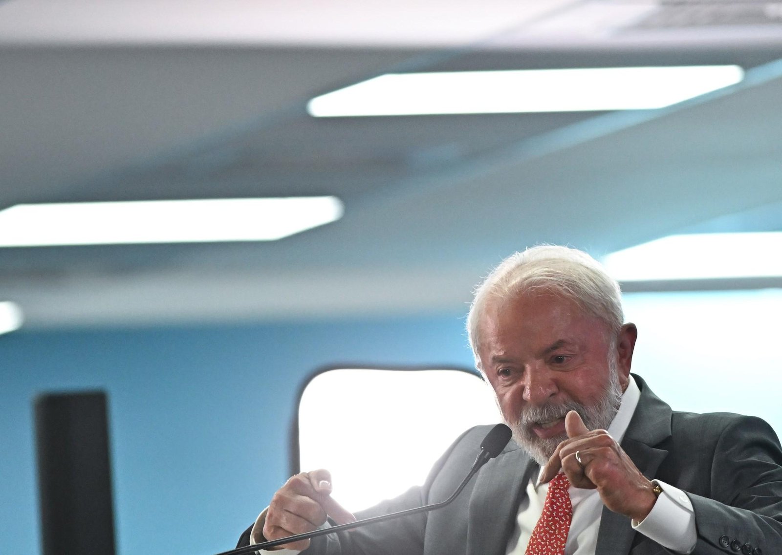 Brasil: operaron a Lula de cataratas