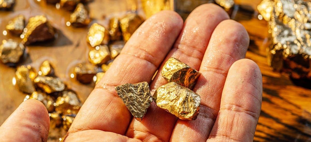 Todos lo tiran a la basura sin saberlo: esconde 22 quilates de oro, se encuentra en objetos cotidianos y puede valer una fortuna