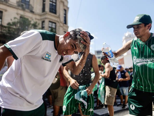 Una marcha atravesada por el calor agobiante, con muchas agrupaciones pero casi sin presencia del kirchnerismo
