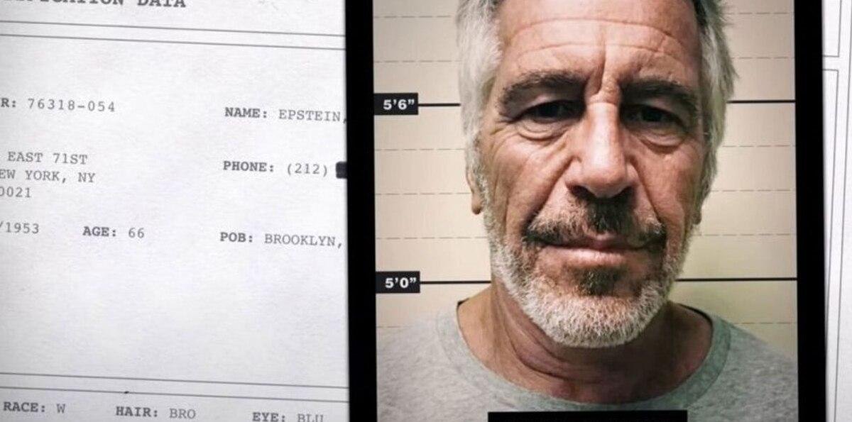 Clinton afirma que Trump le habló de "algunos grandes momentos" con Jeffrey Epstein