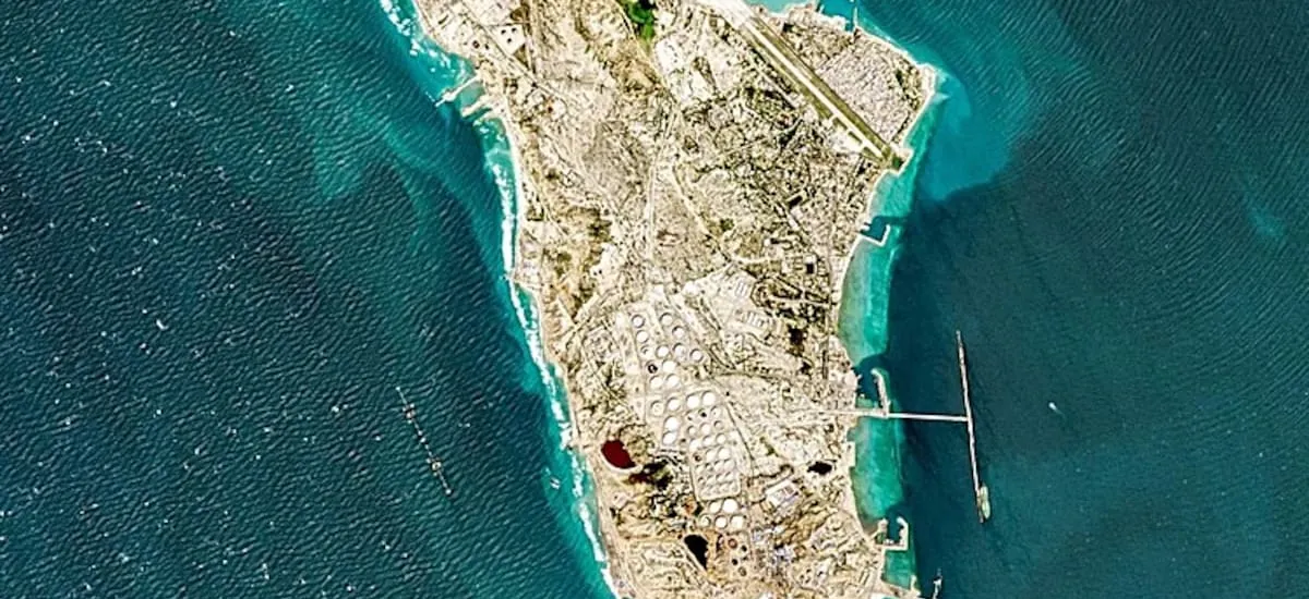 La ISLA OCULTA de IRÁN que EE.UU. ATACÓ: ESCONDE todo el PETRÓLEO en solo 22 KM2