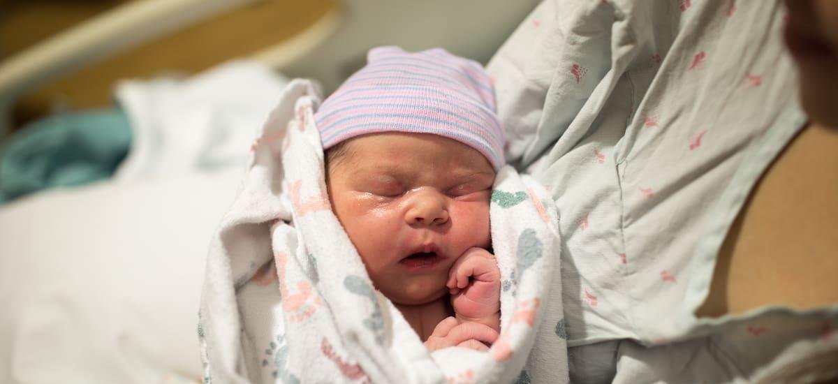 Histórico fallo de Suprema Corte rompe una regla del Registro Civil: ahora los hijos podrán llevar apellidos compuestos y sin orden obligatorio