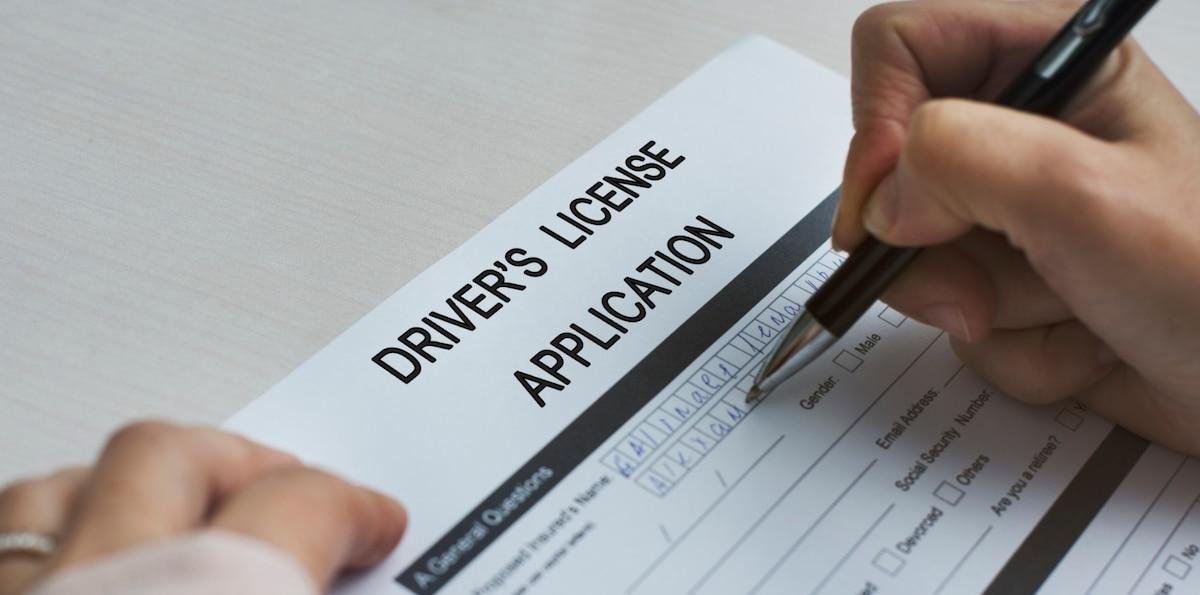 Guía completa 2026: cómo tramitar la licencia AB 60 en California si eres migrante sin estatus legal en EE.UU.