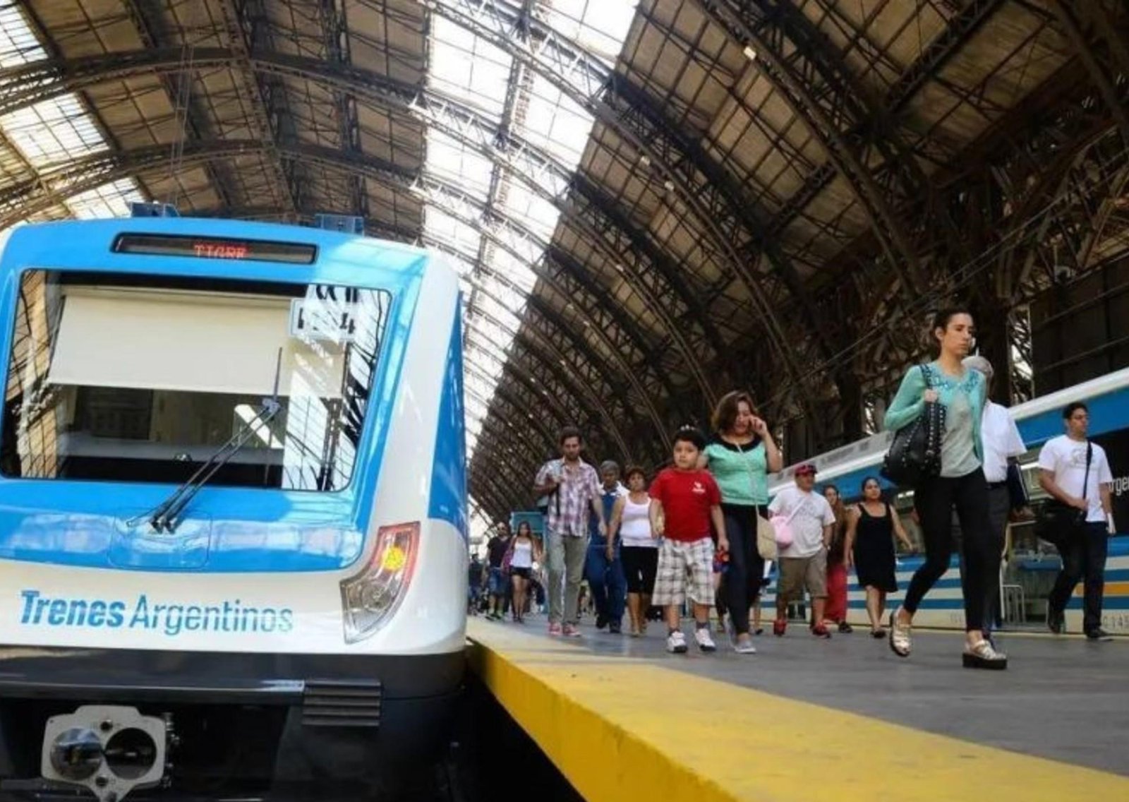 La Fraternidad amenaza con un paro de trenes para el jueves si no consigue mejoras salariales