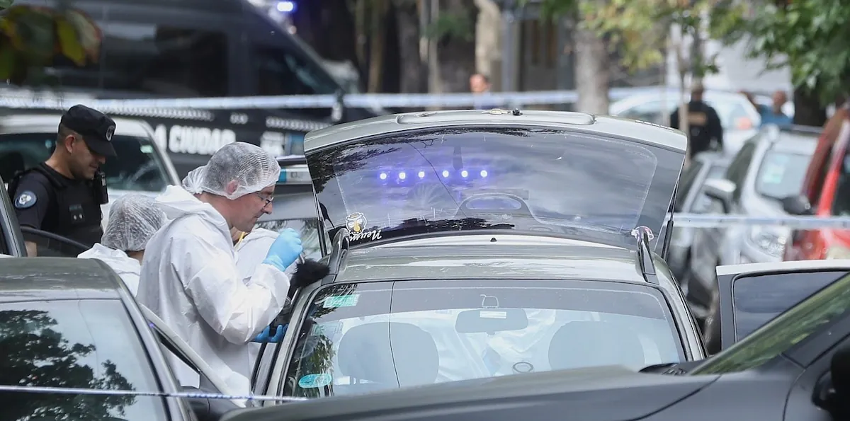 Prisión preventiva para la mujer policía que hirió a balazos a un chofer y a sus compañeros de viaje
