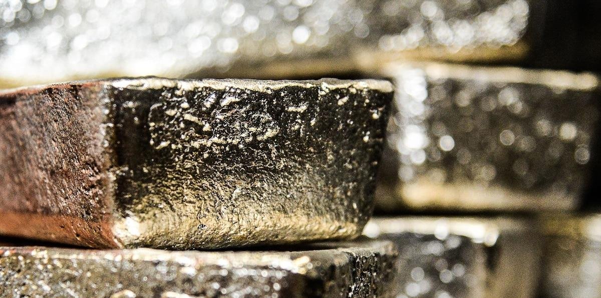 Oro sube mientras se intensifica el conflicto en Oriente Medio