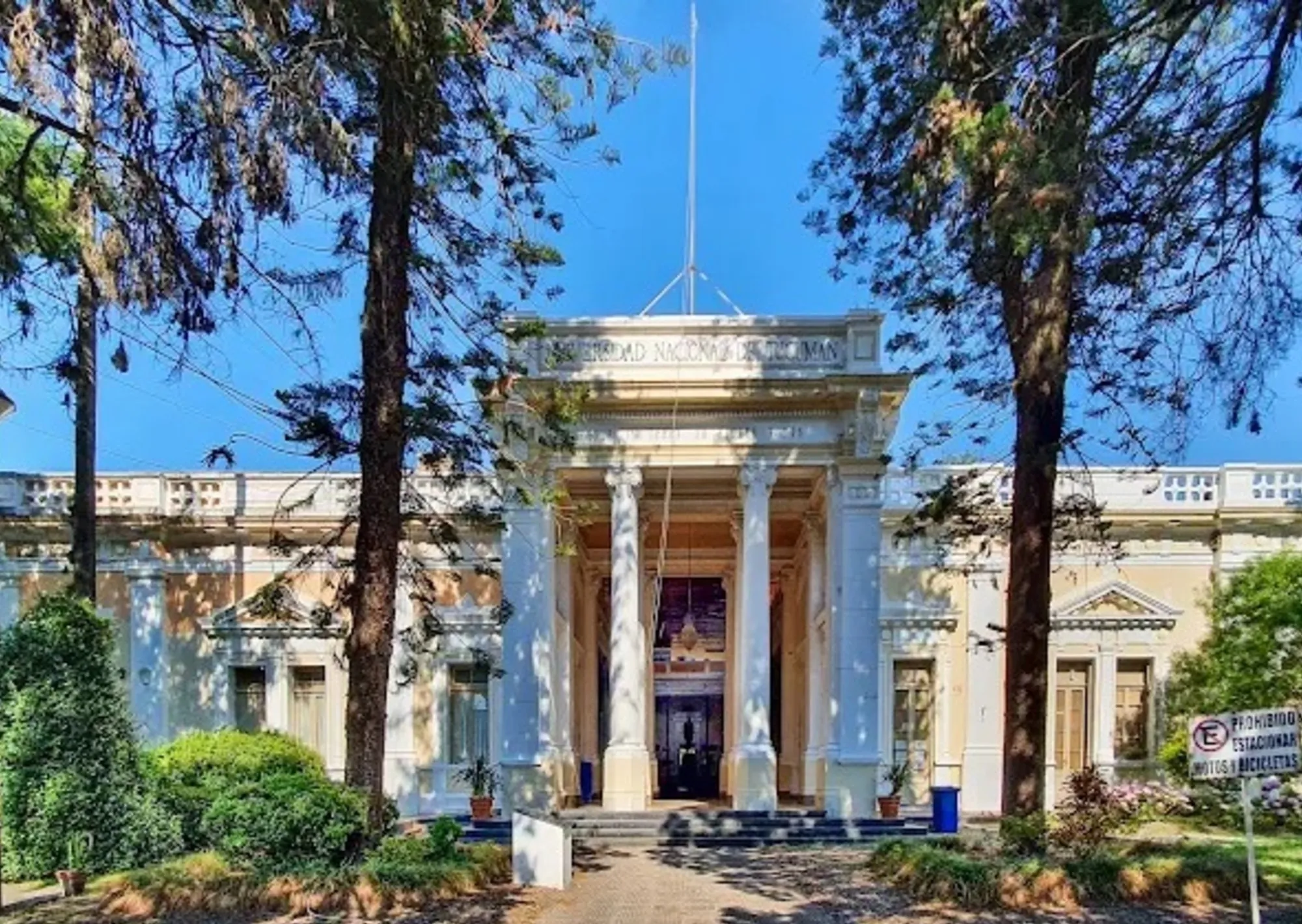 Polémica en la Universidad de Tucumán: el rector busca un tercer mandato y opositores van a la Justicia para impedirlo