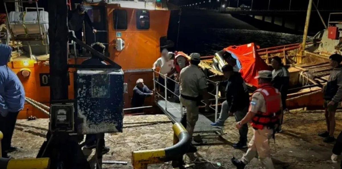 Se hundió un buque pesquero frente a Río Negro y buscan a un tripulante desaparecido