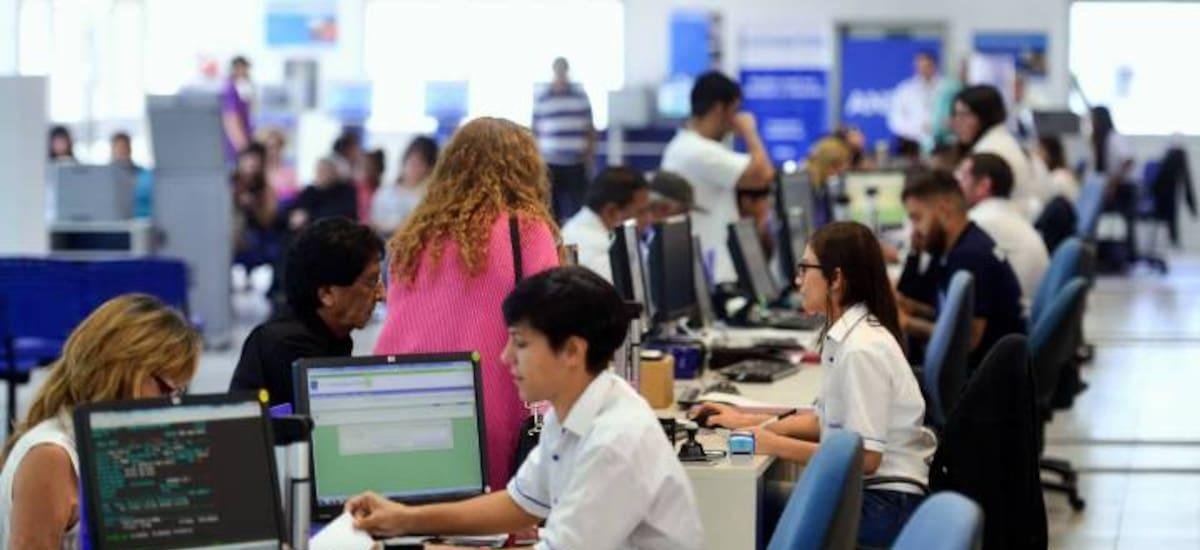 El “monstruo” del empleo público: dos décadas de expansión, meseta y motosierra - El Cronista