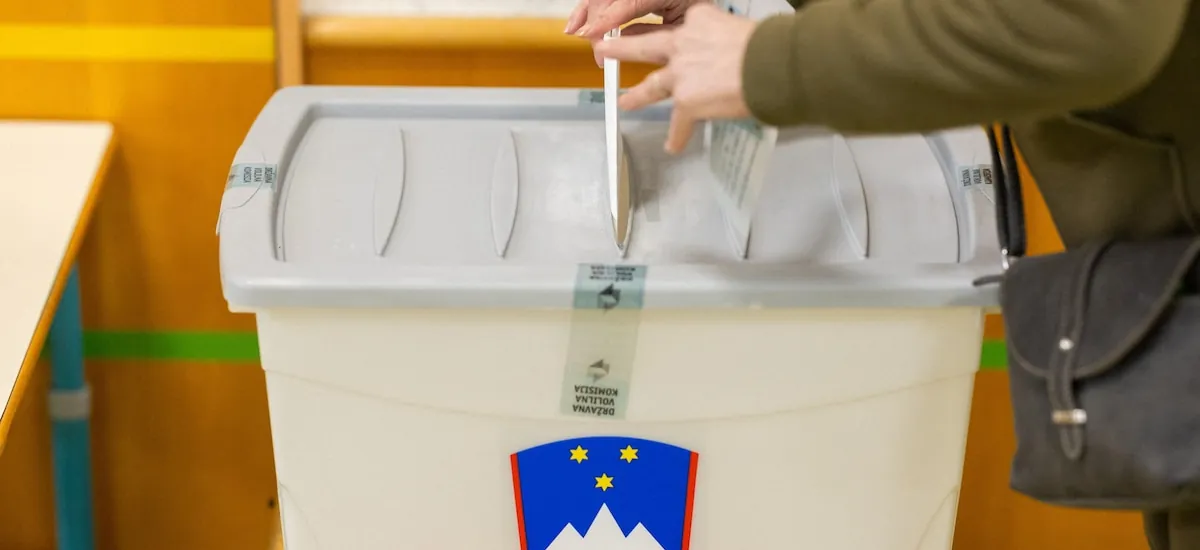 Eslovenia celebra unas reñidas elecciones legislativas en las que el primer ministro Robert Golob busca mantener el poder