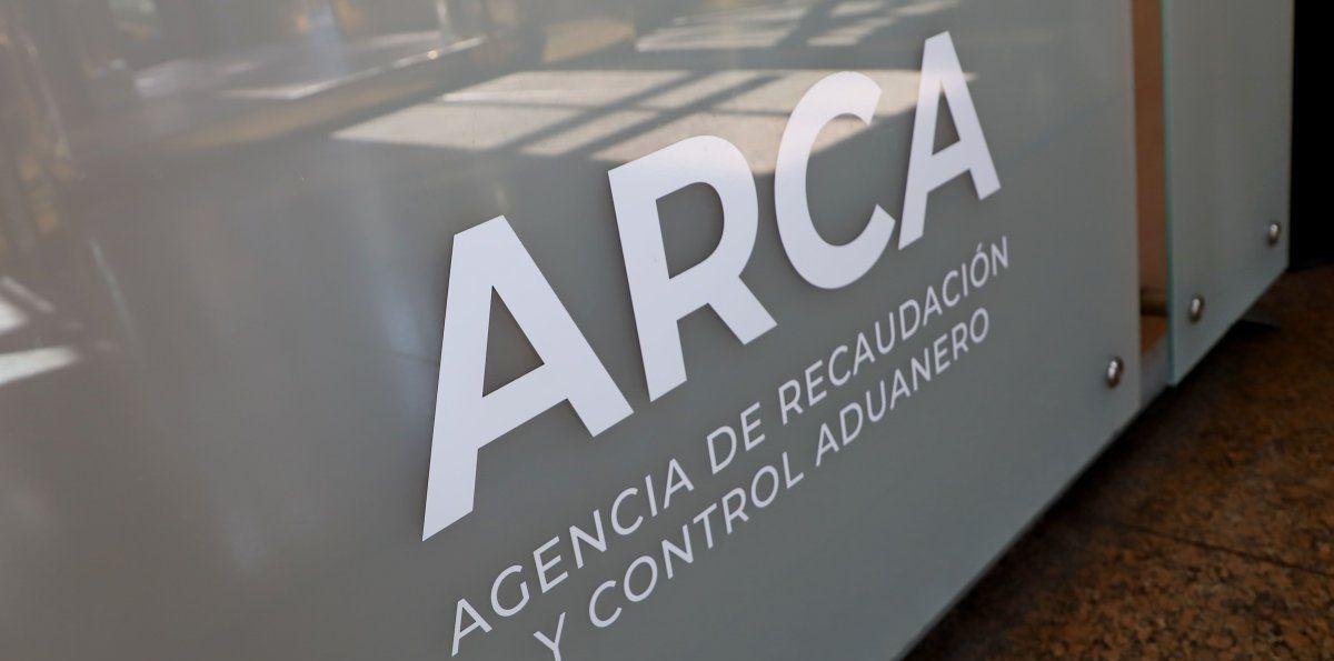 La recaudación fiscal de febrero cayó 9% real y sufrió su séptima baja consecutiva