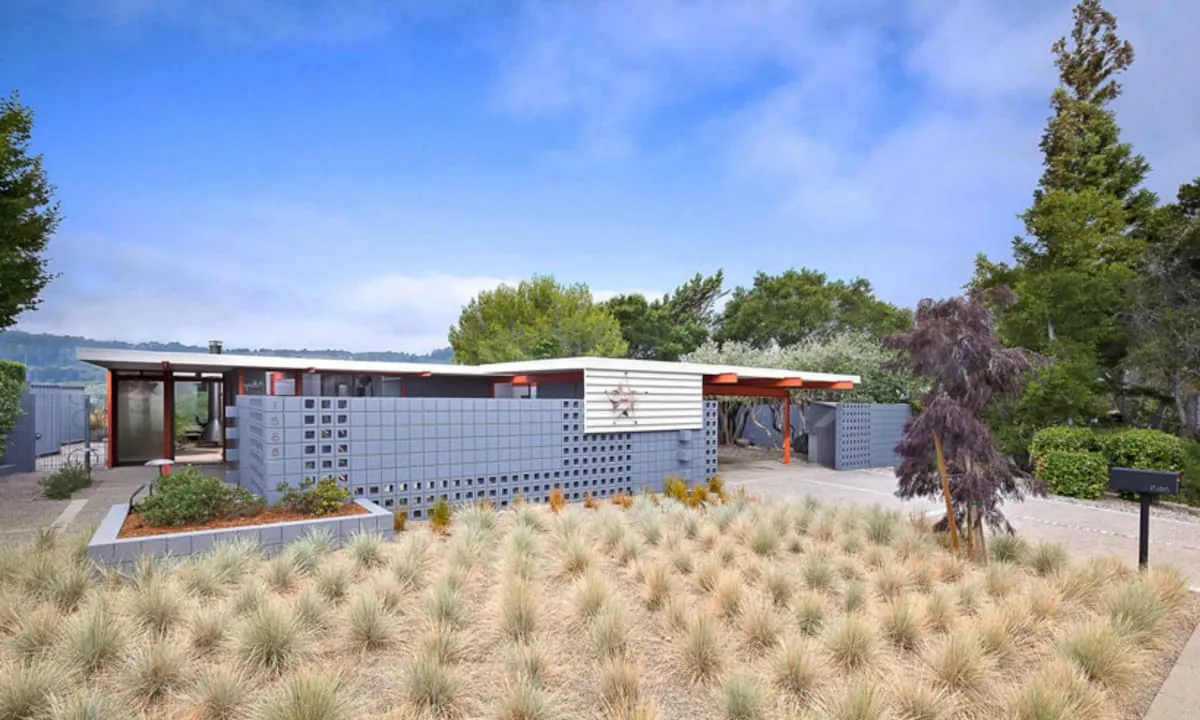 Cómo es por dentro la histórica casa de acero que sale a la venta por US$4,5 millones en California