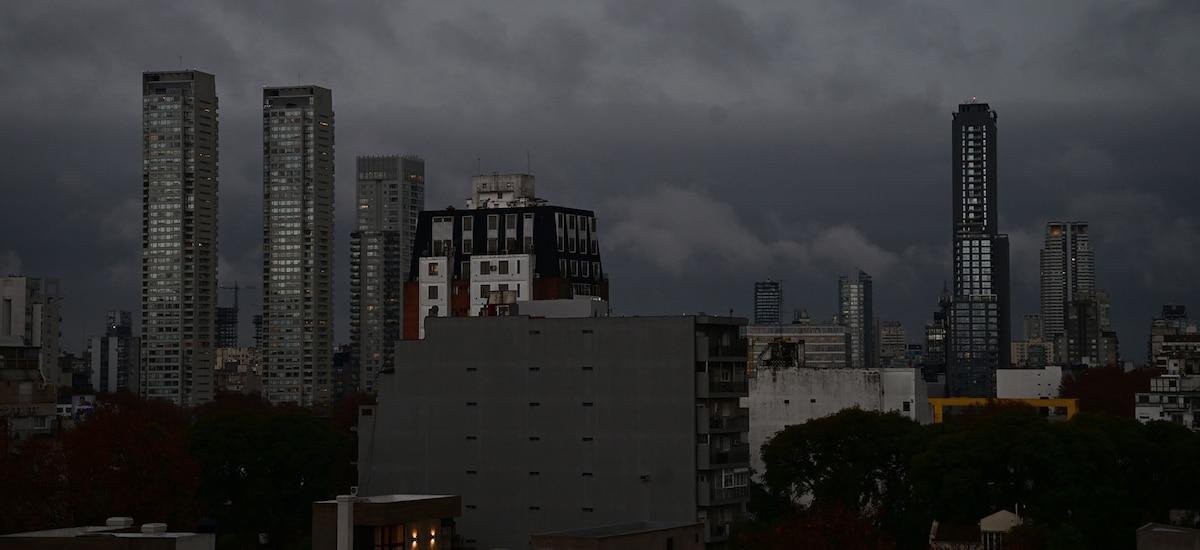 Tras los días de calor extremo, llega un nuevo frente frío y se esperan fuertes tormentas en el AMBA