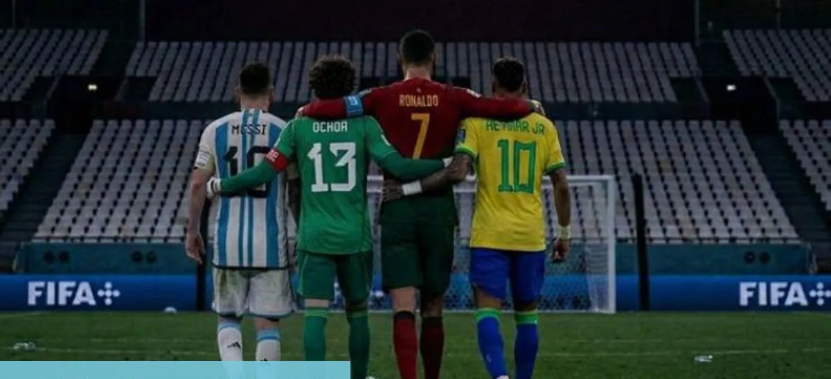 Desopilantes memes y chicanas por la presencia del mexicano Ochoa en un tuit viral de Messi, Neymar y CR7
