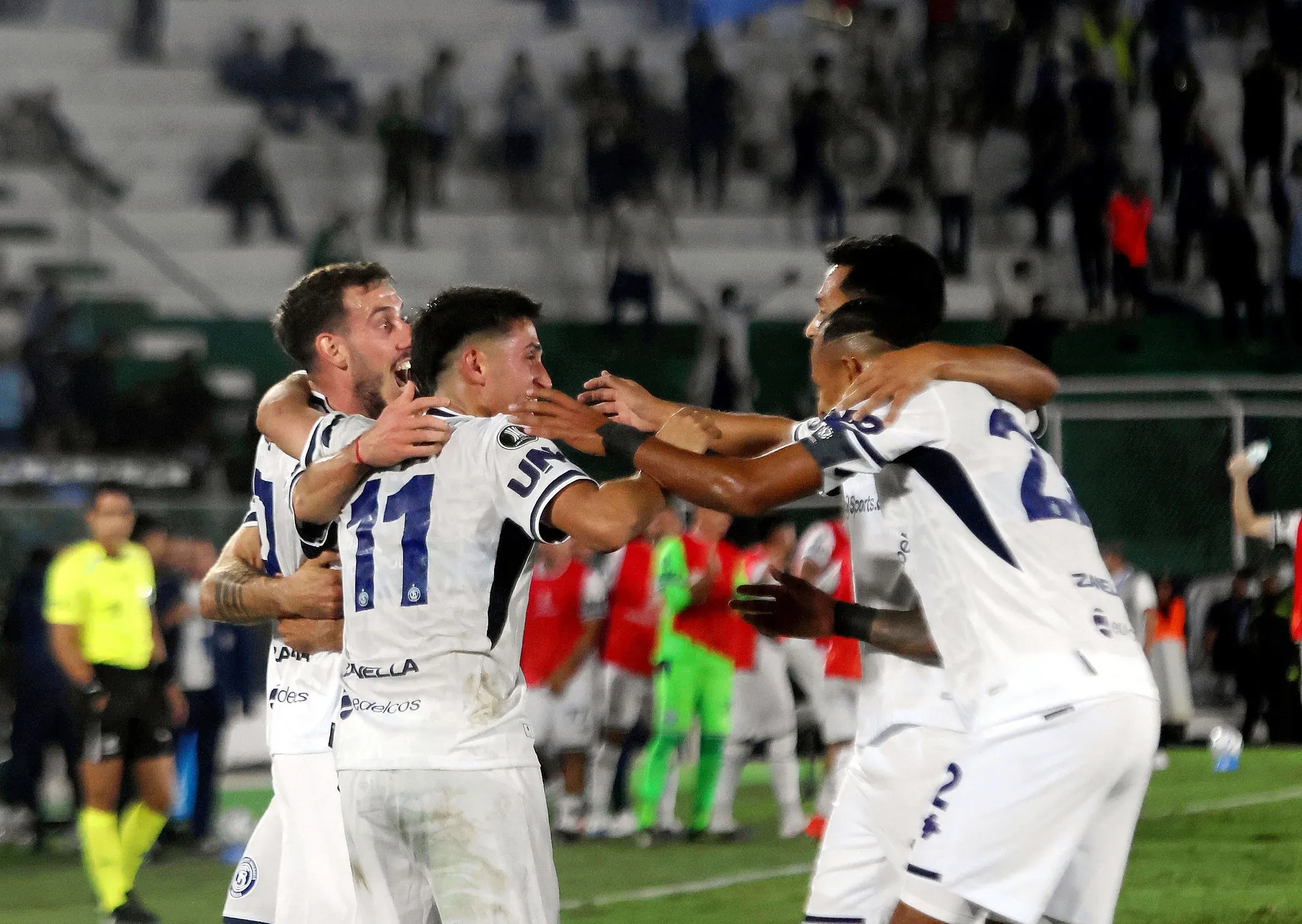 Independiente Rivadavia desbloqueó otro nivel: le ganó a Bolívar en Bolivia y apunta a los octavos en la Copa Libertadores