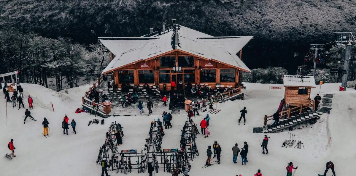 Ushuaia: lanzan preventa de packs de esquí para la temporada 2026