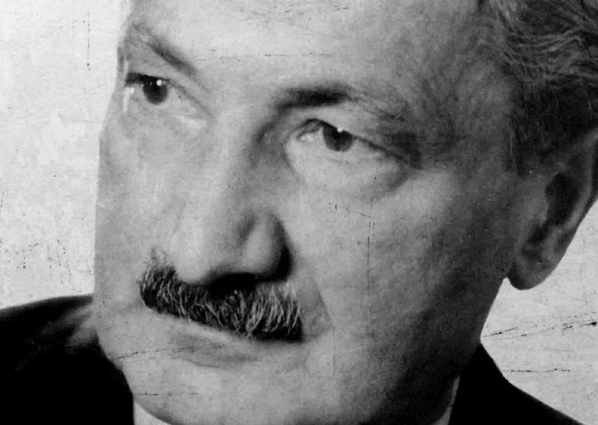La frase de hoy, Martin Heidegger: "La felicidad es la paz que surge cuando dejas de huir de ti mismo"