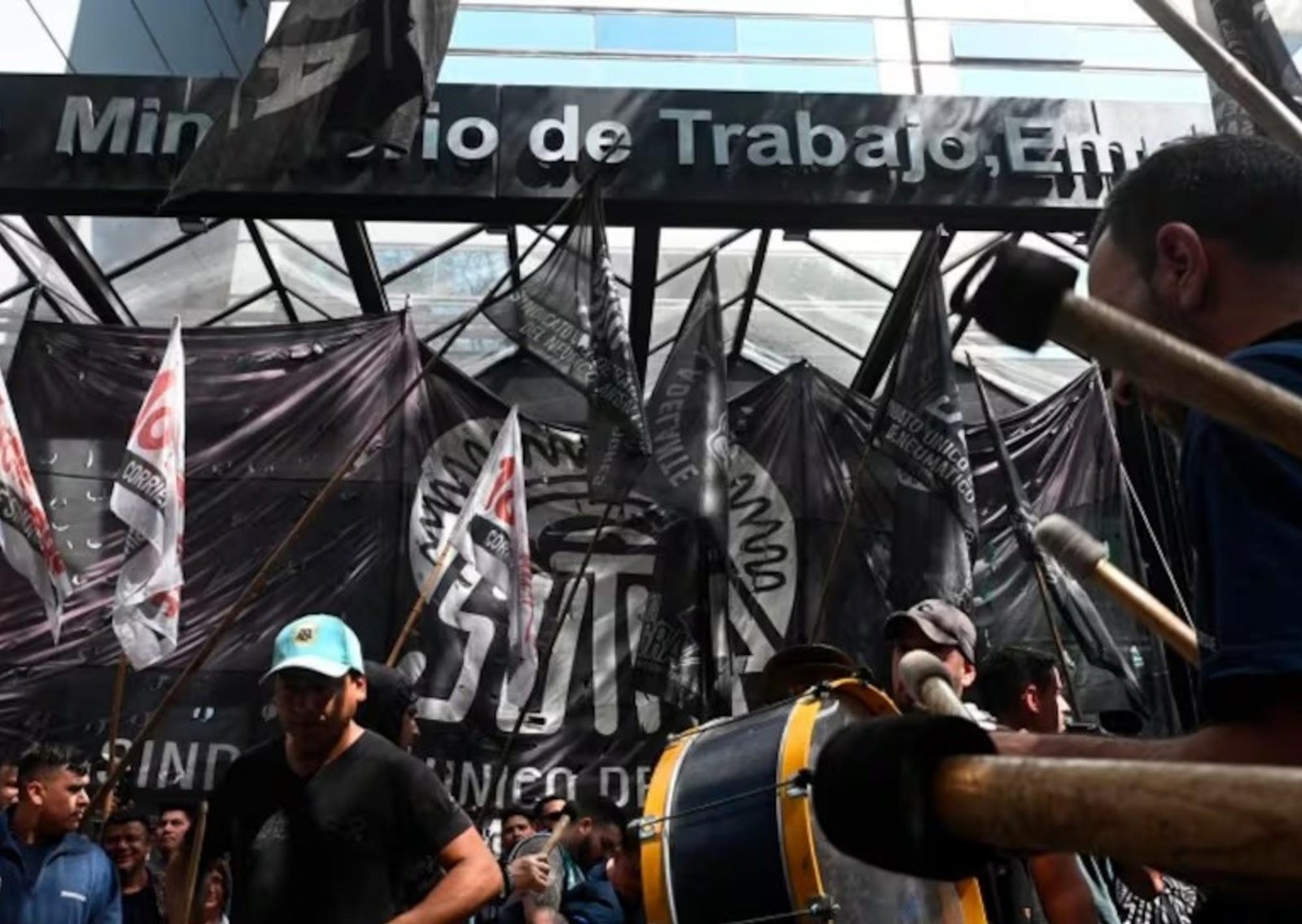 Día decisivo para FATE: el gremio de neumáticos y la CGT marcharán al centro porteño y habrá una audiencia clave en el final de la conciliación obligatoria