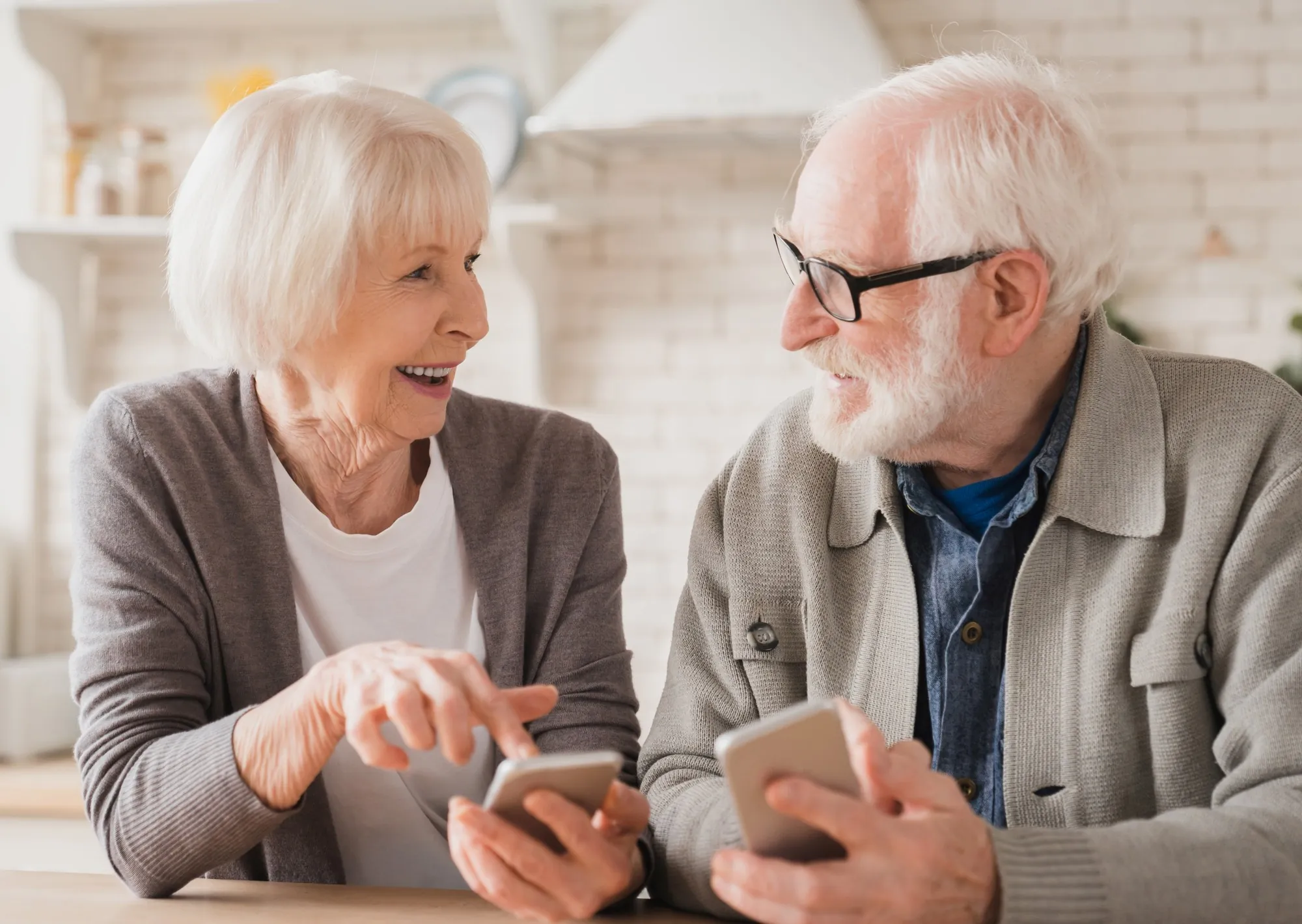 Ni caminar ni cuidar de los nietos: el pasatiempo más recomendado para que los mayores de 65 potencien la creatividad