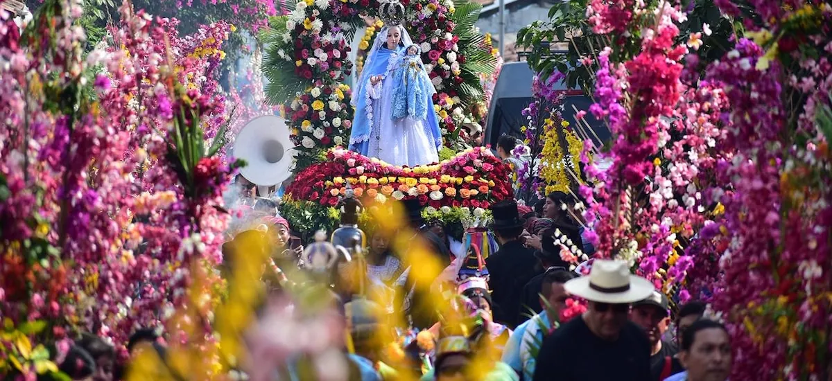En fotos: La Feria de las Flores y las Palmas de Panchimalco deslumbra con color, música y tradición salvadoreña