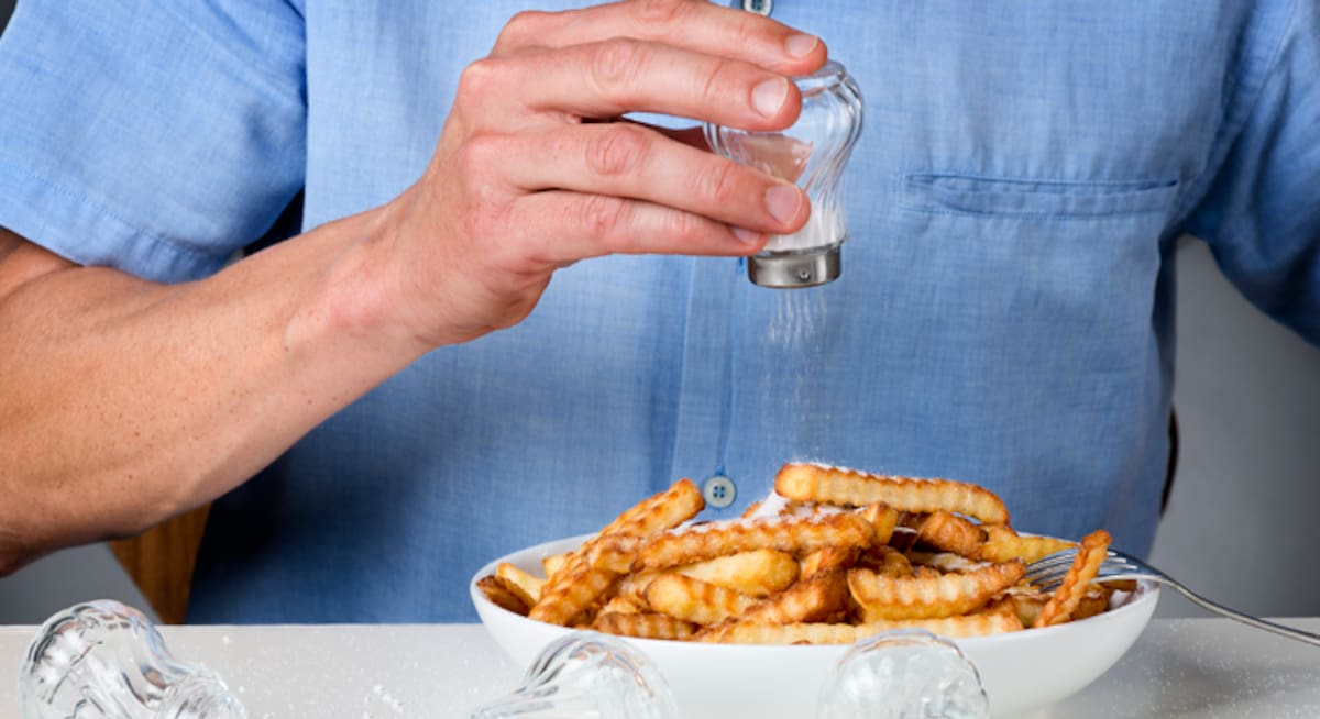 Cuál es el vínculo entre el consumo de sal con la presión arterial y cómo reemplazarla