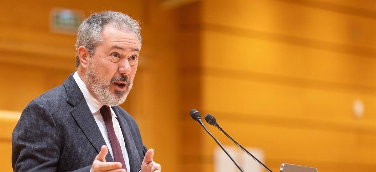 El PSOE denunciará a Vito Quiles por la "agresión" a Santaolalla y presenta una declaración en el Senado para condenarla