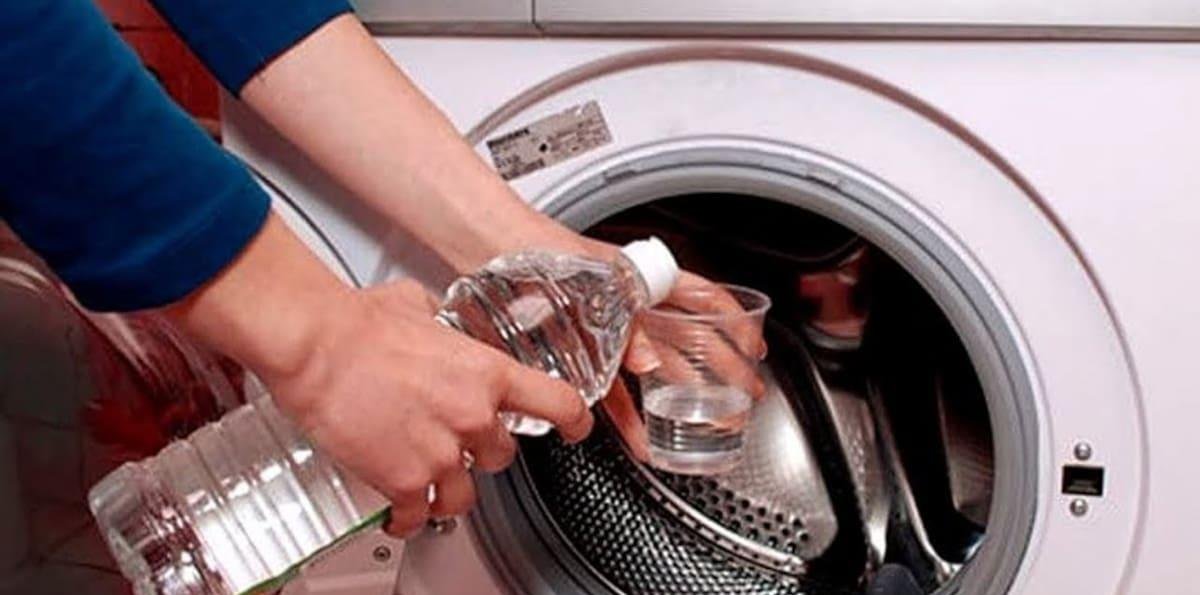 Por qué se recomienda poner una taza de vinagre en tu lavarropas