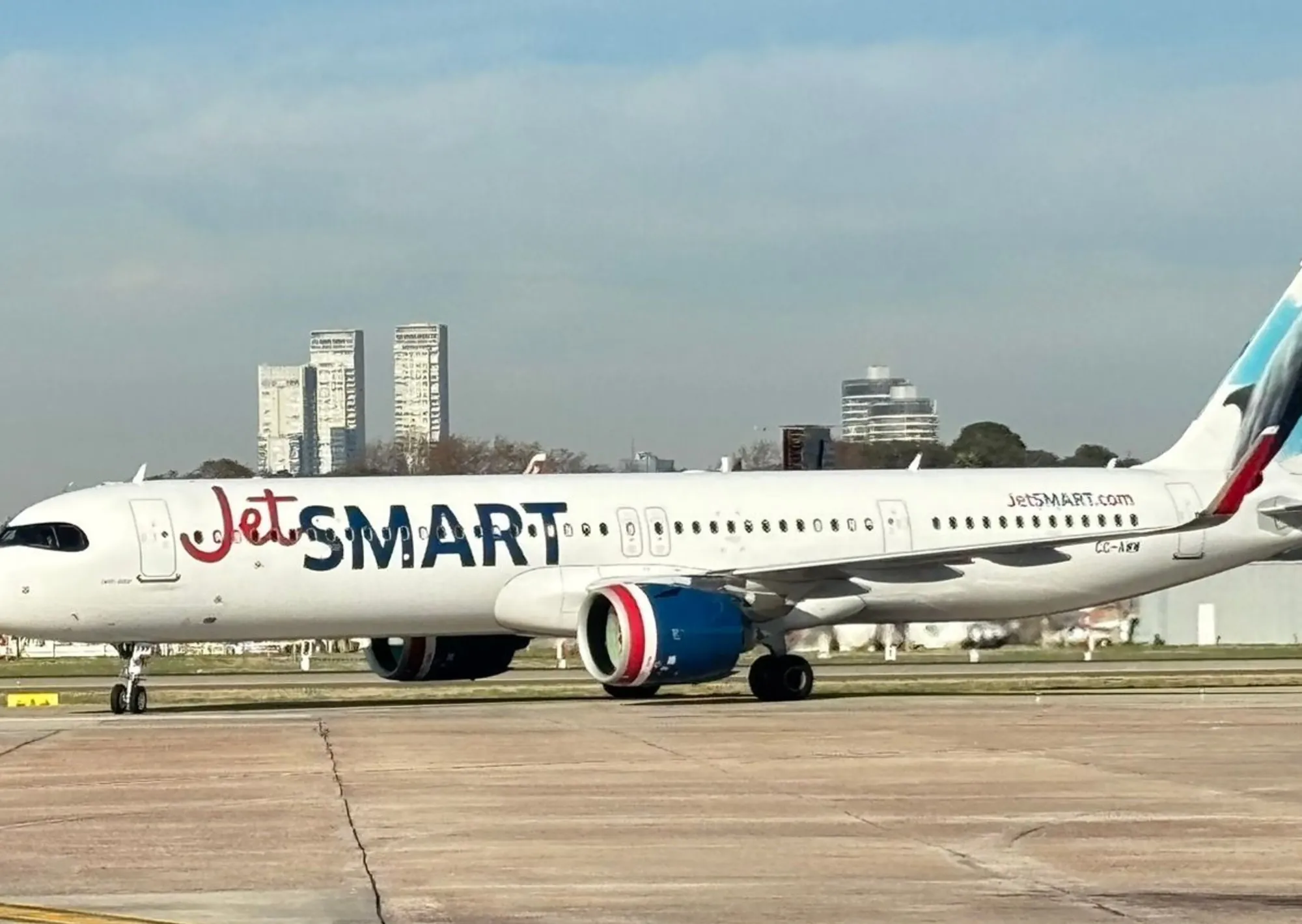 No quiso pagar exceso de equipaje, se coló en el avión y mordió a una policía cuando la fueron a detener