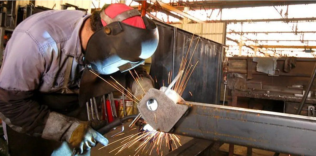 La inversión cayó 6,6% interanual en enero y volvió a niveles de 2024