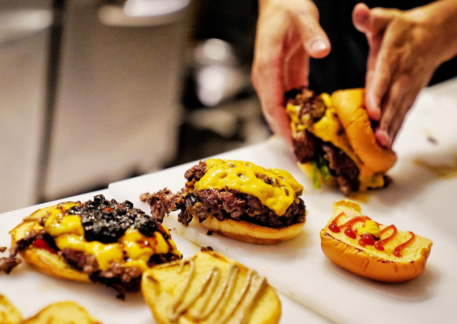 La noche de las hamburgueserías: más de 200 locales donde comprar combos con bebida y guarnición al 50% de su precio