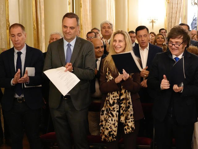 Otro gesto de Javier Milei hacia los evangГ©licos: orГі con ellos en la Casa Rosada