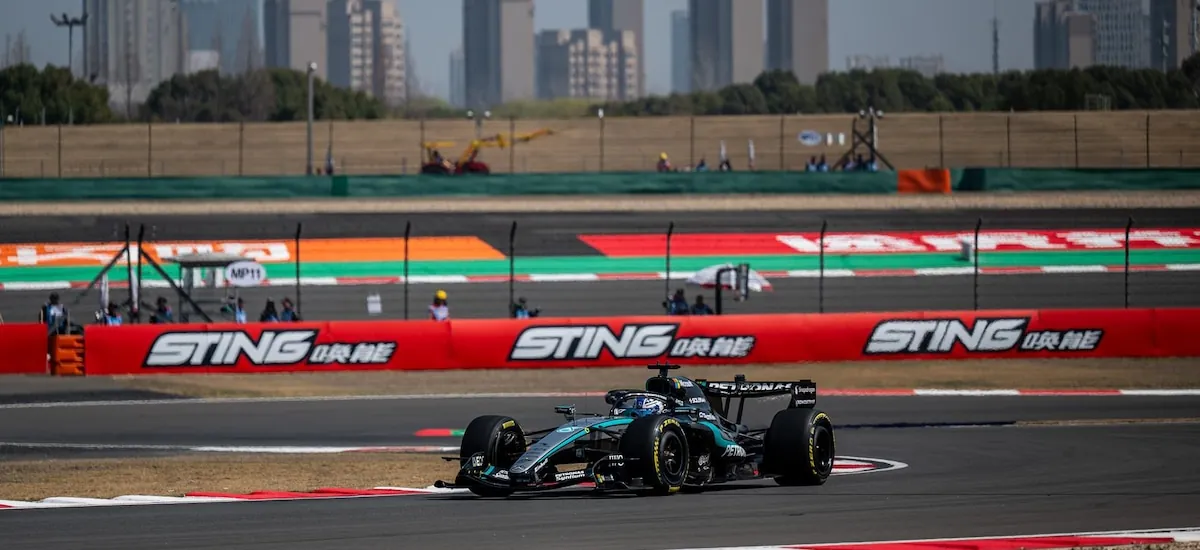 George Russell lidera el dominio de Mercedes para hacerse con la 'pole' en la Sprint de China