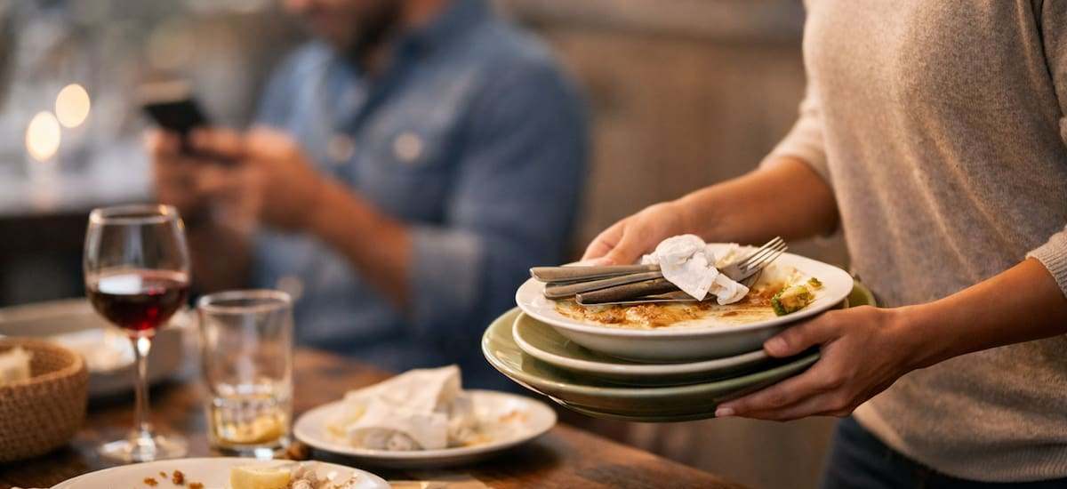 Qué significa que una persona no ayude a recoger la mesa, según la psicología