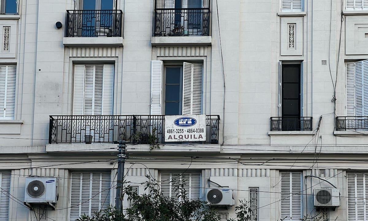 Seguro de caución vs. garantía propietaria: cuál es más barata en 2026