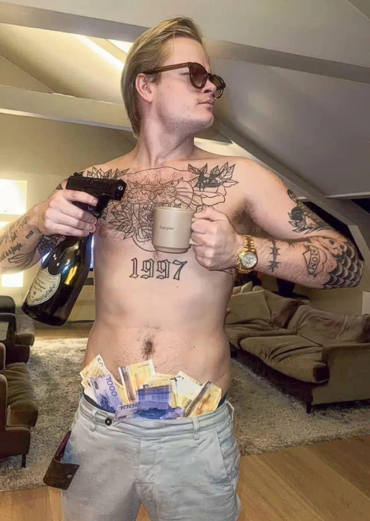 En el segundo día de su juicio, el hijo de la princesa heredera de Noruega reconoce una vida de excesos