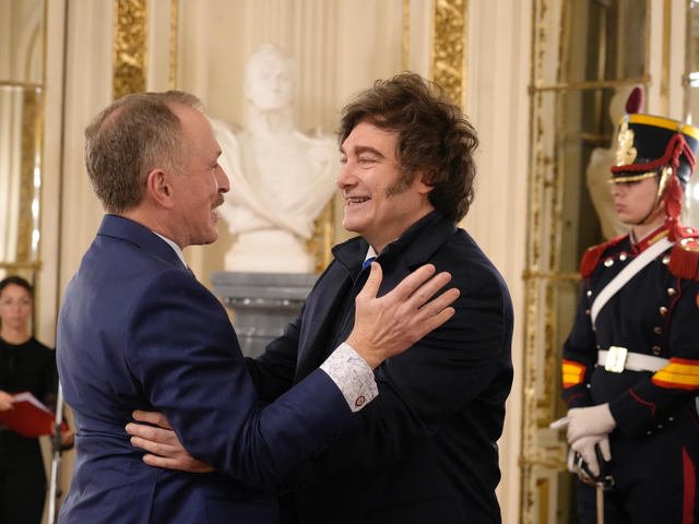 вЂњCompartimos principios y valores que no se negocianвЂќ, dijo el embajador de Trump tras presentarle a Milei sus cartas credenciales