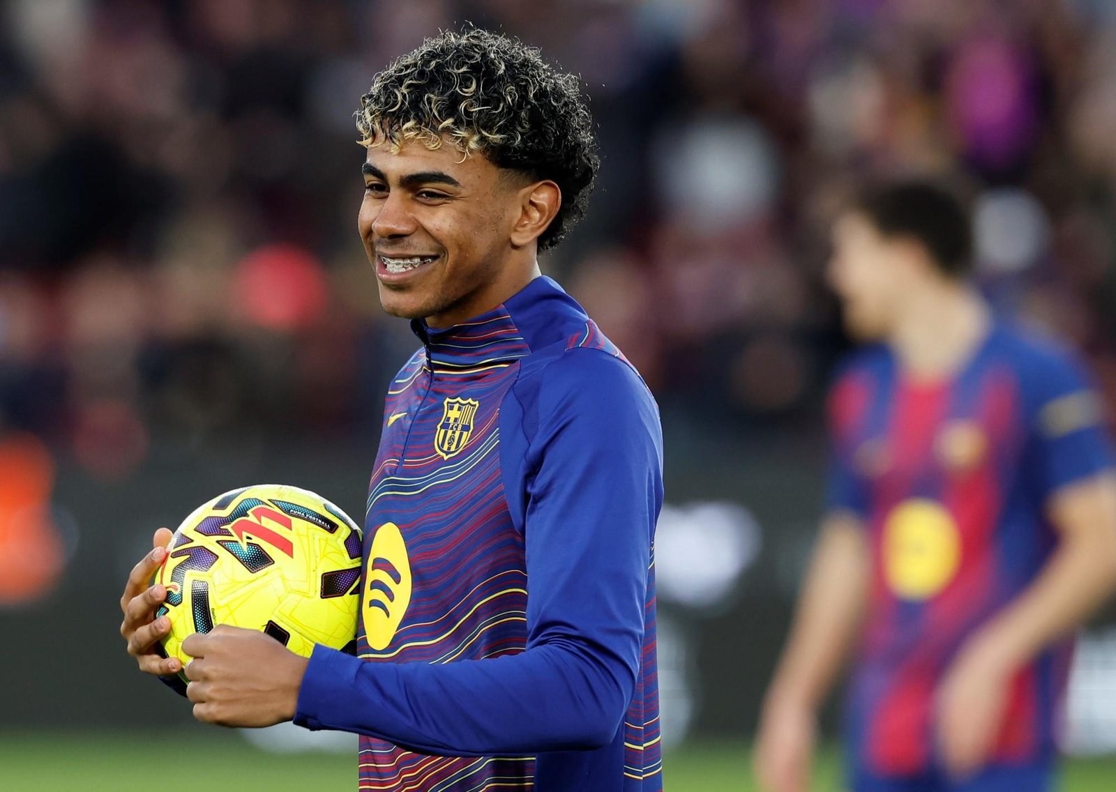 Lamine Yamal anotó tres goles por primera vez en su carrera, superó a Lionel Messi y el Barcelona aplastó al Villarreal