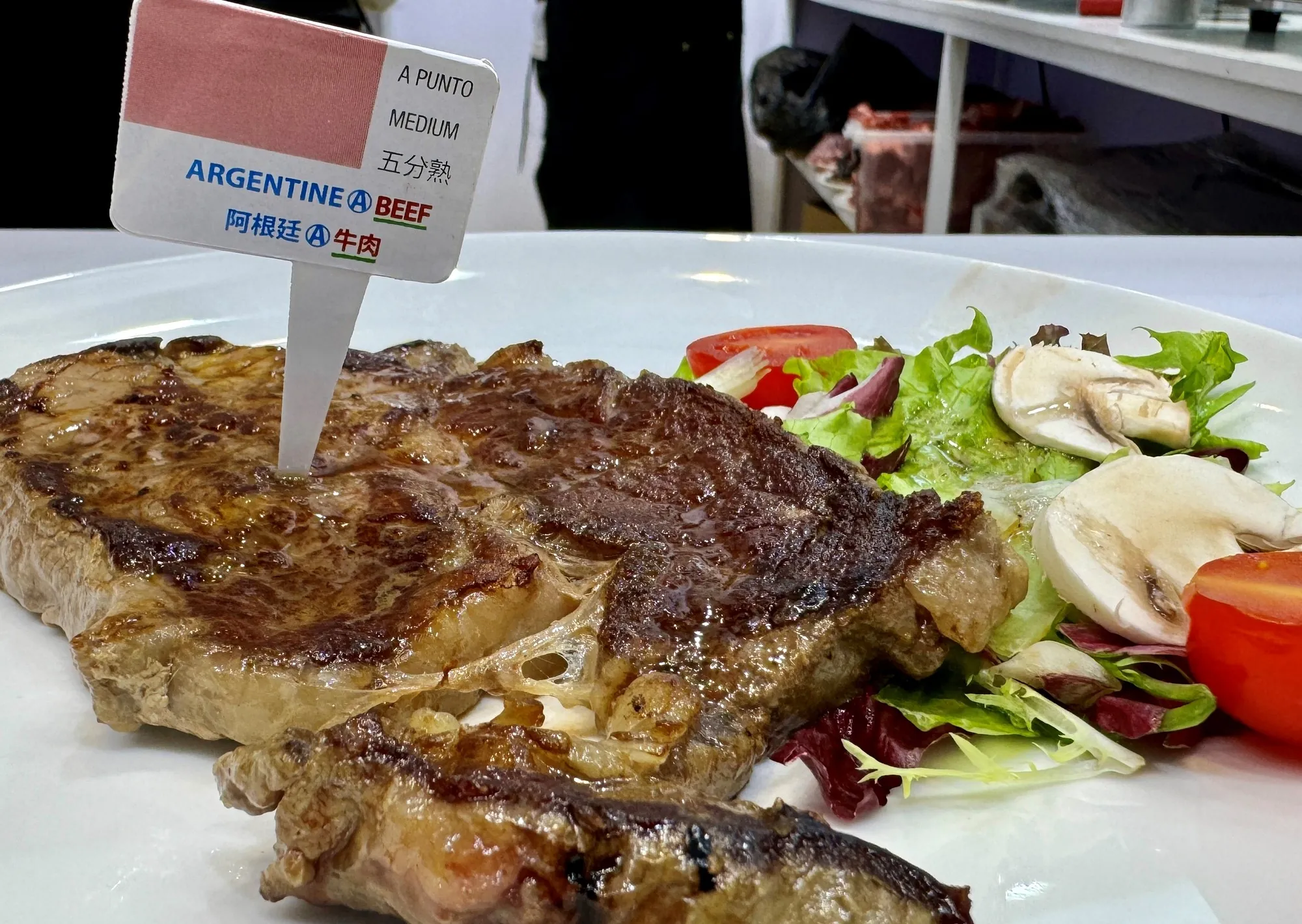La industria frigorífica y la mesa de enlace rechazaron las modificaciones que impulsa Sturzenegger para financiar el instituto que promociona la carne