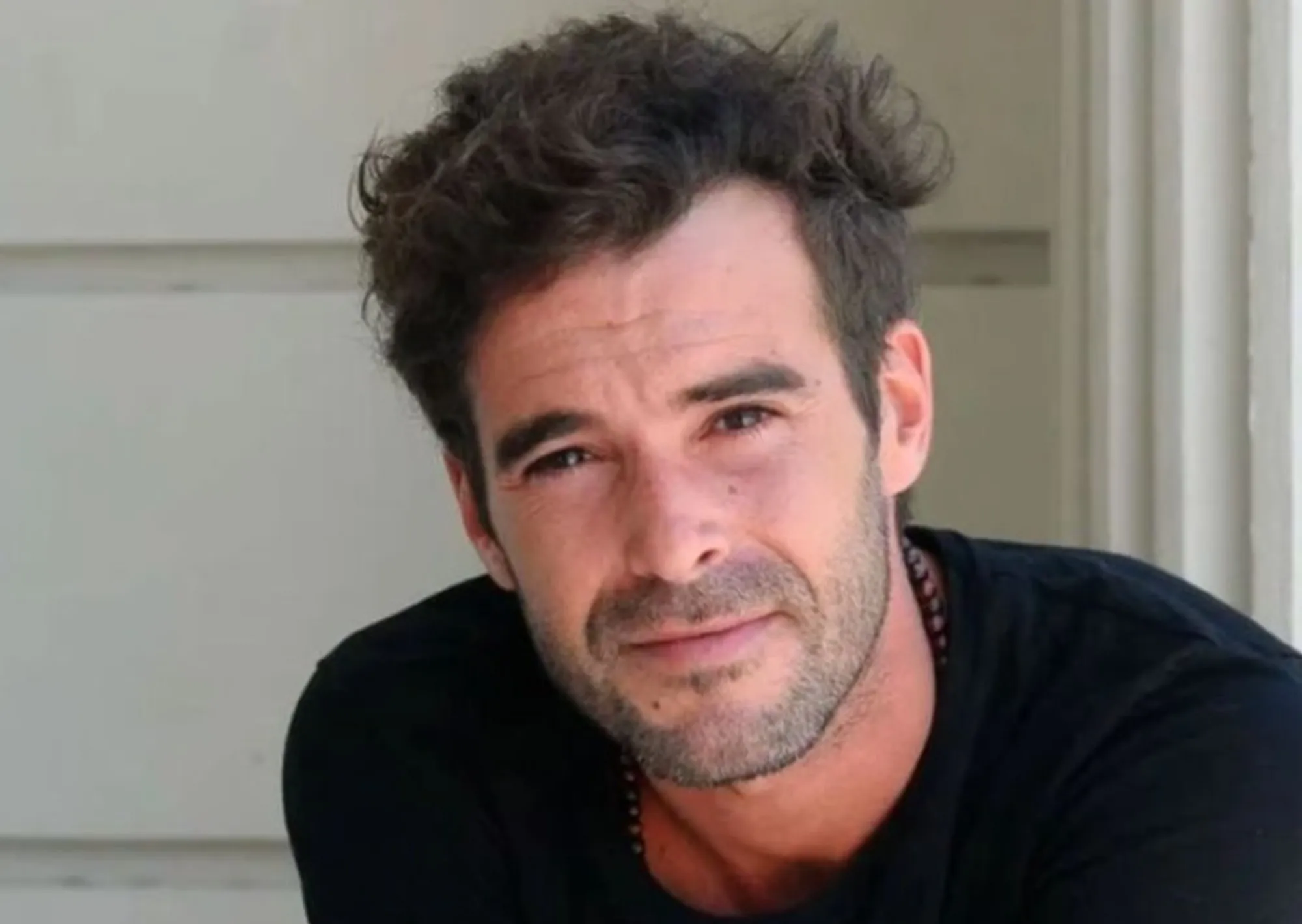 El impactante tatuaje de Nicolás Cabré: así quedó su espalda tras la sesión