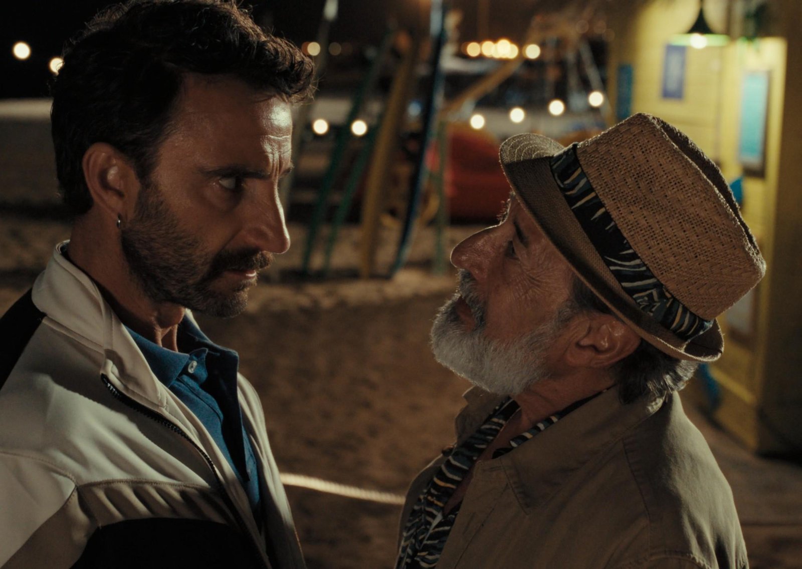 Playa de lobos, la comedia de intrigas con Guillermo Francella