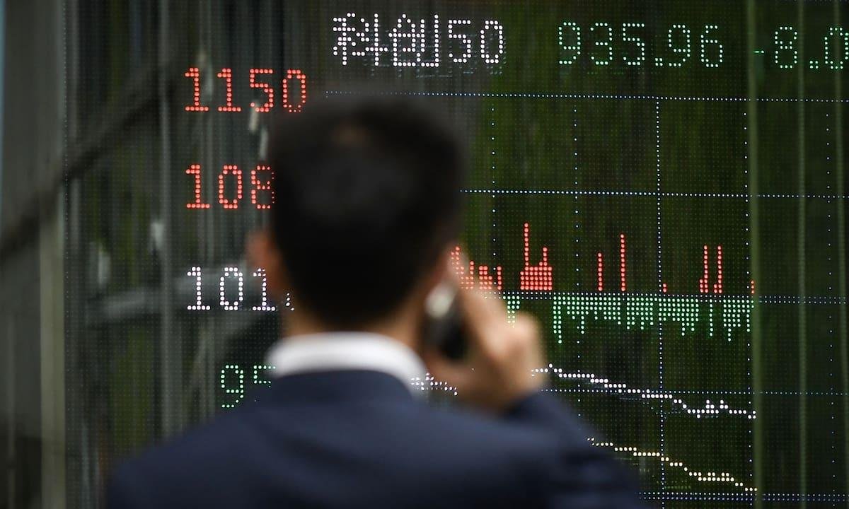 Wall Street cierra el mes en baja por preocupaciones IA, aranceles e incertidumbre geopolítica