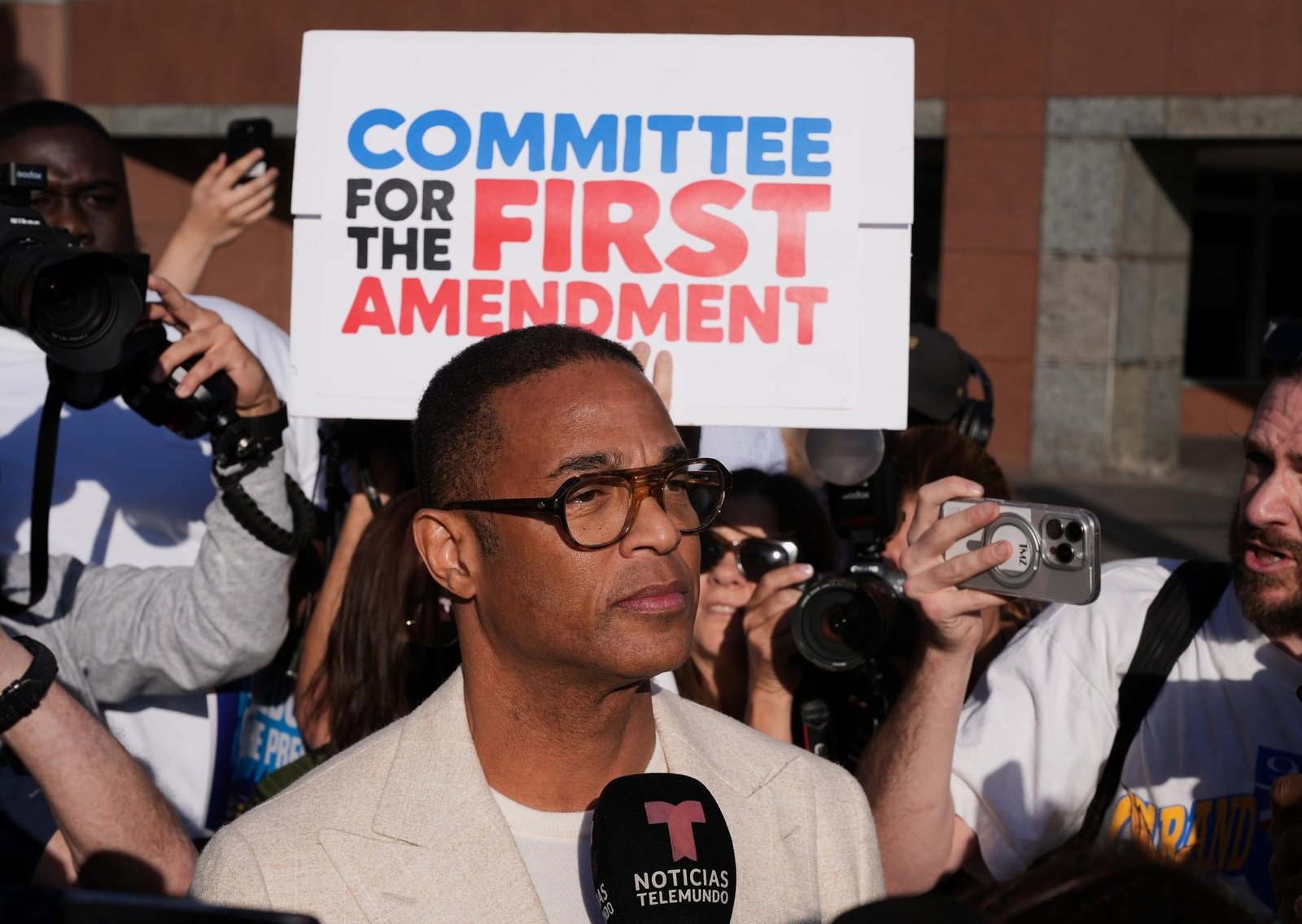 Liberaron a Don Lemon, el periodista de EEUU y ex figura de CNN, arrestado por cubrir protesta contra el ICE dentro de una iglesia: "No me silenciarán"