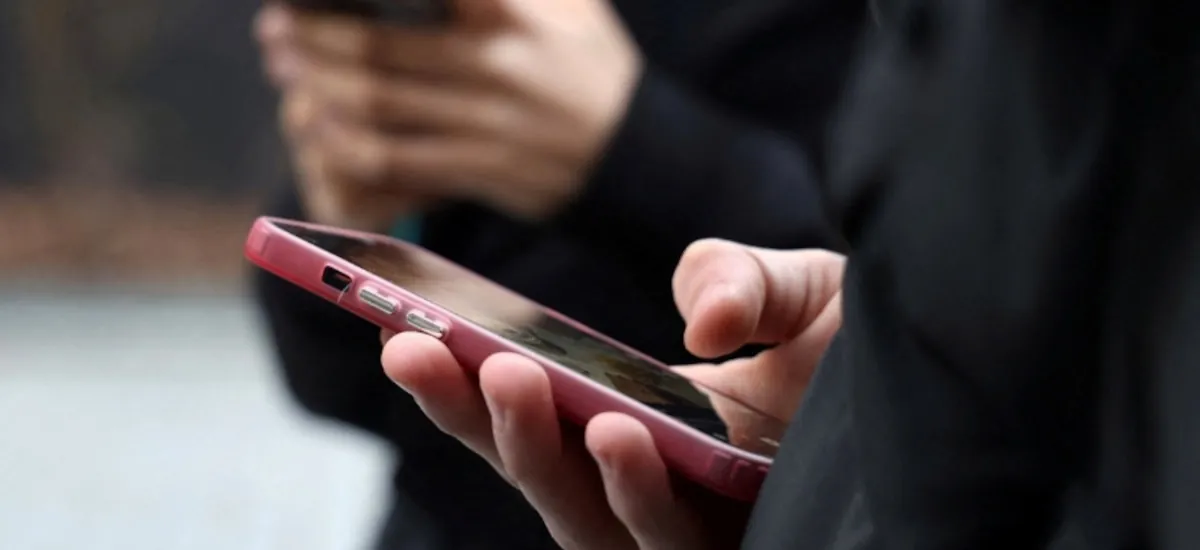 Es oficial: Francia prohíbe redes sociales a menores de 15 años