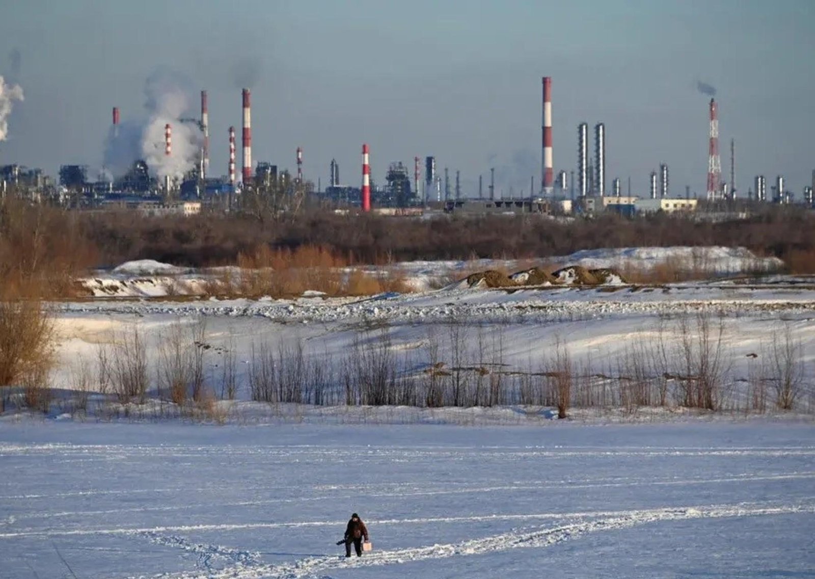 Los ingresos petroleros de Rusia, el alma de su maquinaria de guerra, se desploman