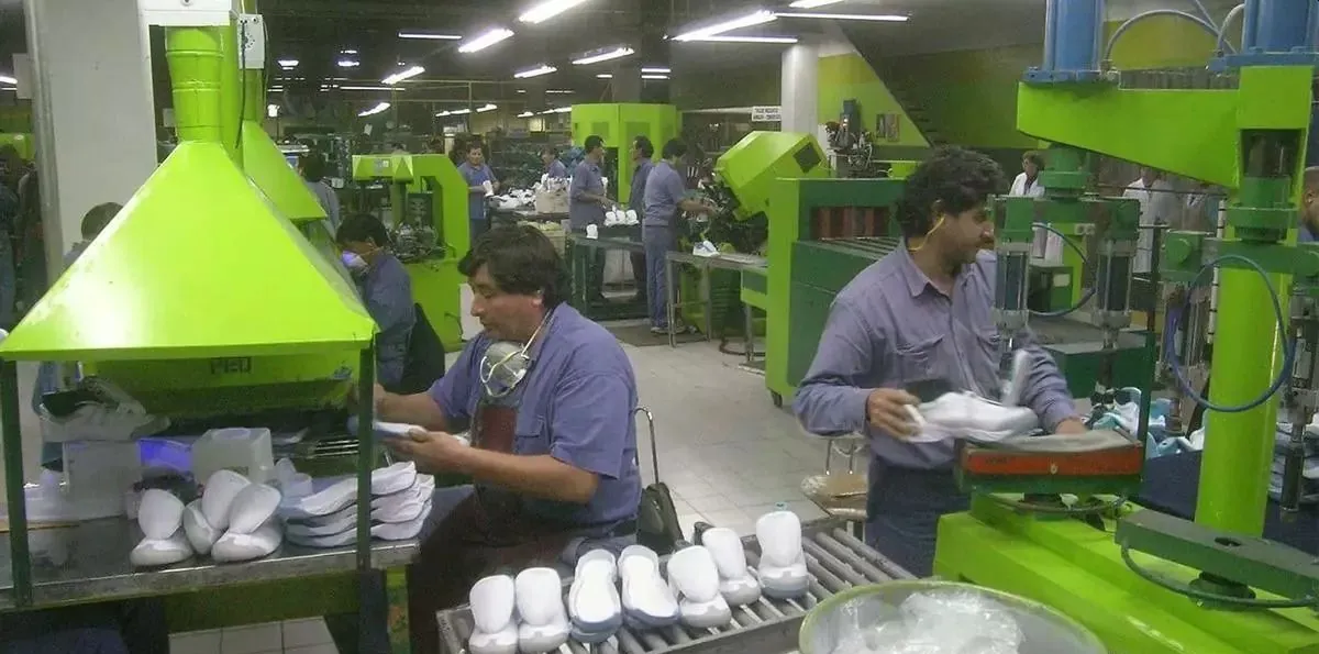 Ajuste en Topper: despidos, salarios recortados y dudas sobre el futuro de la fábrica tucumana