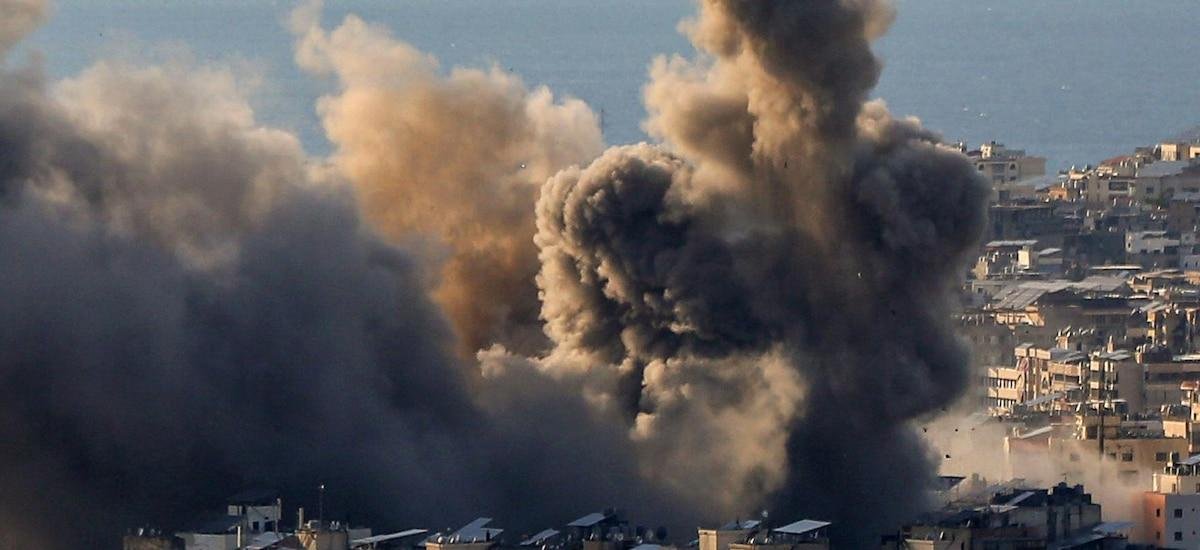 Israel bombardea Beirut por segundo día consecutivo y la sede de la cadena Al Manar, vinculada a Hezbolá