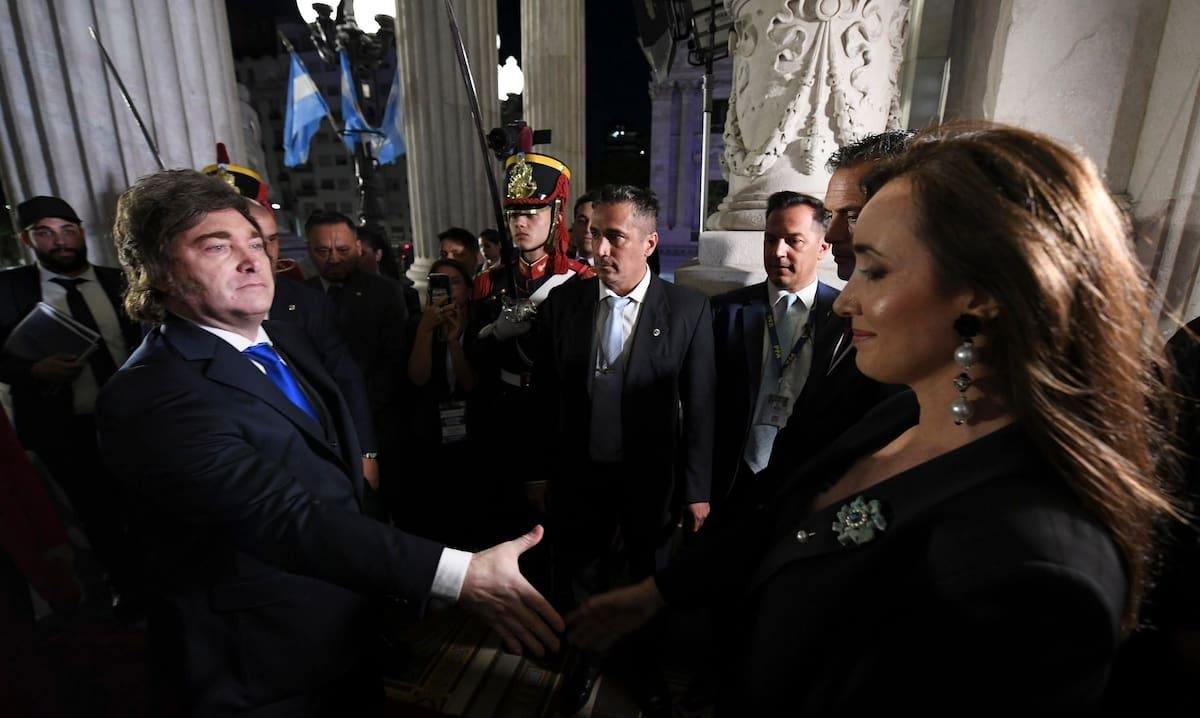 “Hay que surfear la ola”: Villarruel se mantiene en silencio tras los ataques de Milei y no piensa cambiar sus planes