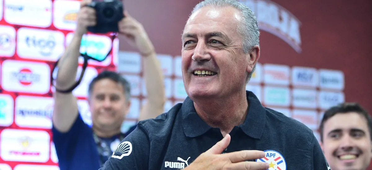 “El poncho de 60 listas”: el especial discurso de Gustavo Alfaro para anunciar los convocados de Paraguay para el Mundial