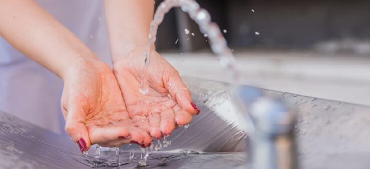 “El agua de la canilla es potable”, afirmó la directora general de Salud